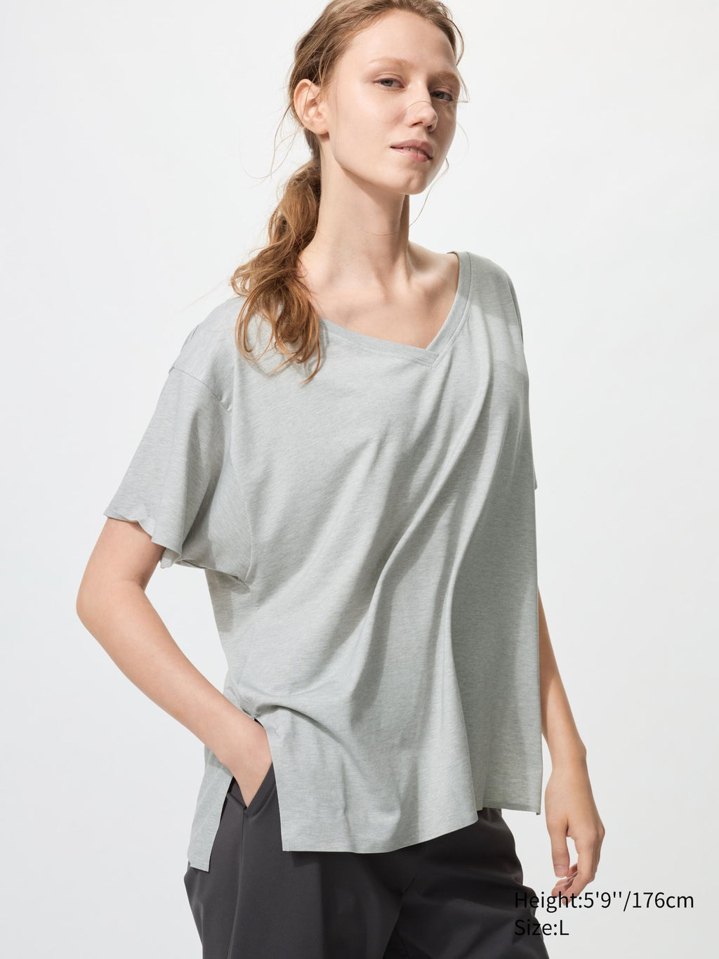 AIRism Relaxed V Neck T - WHITE