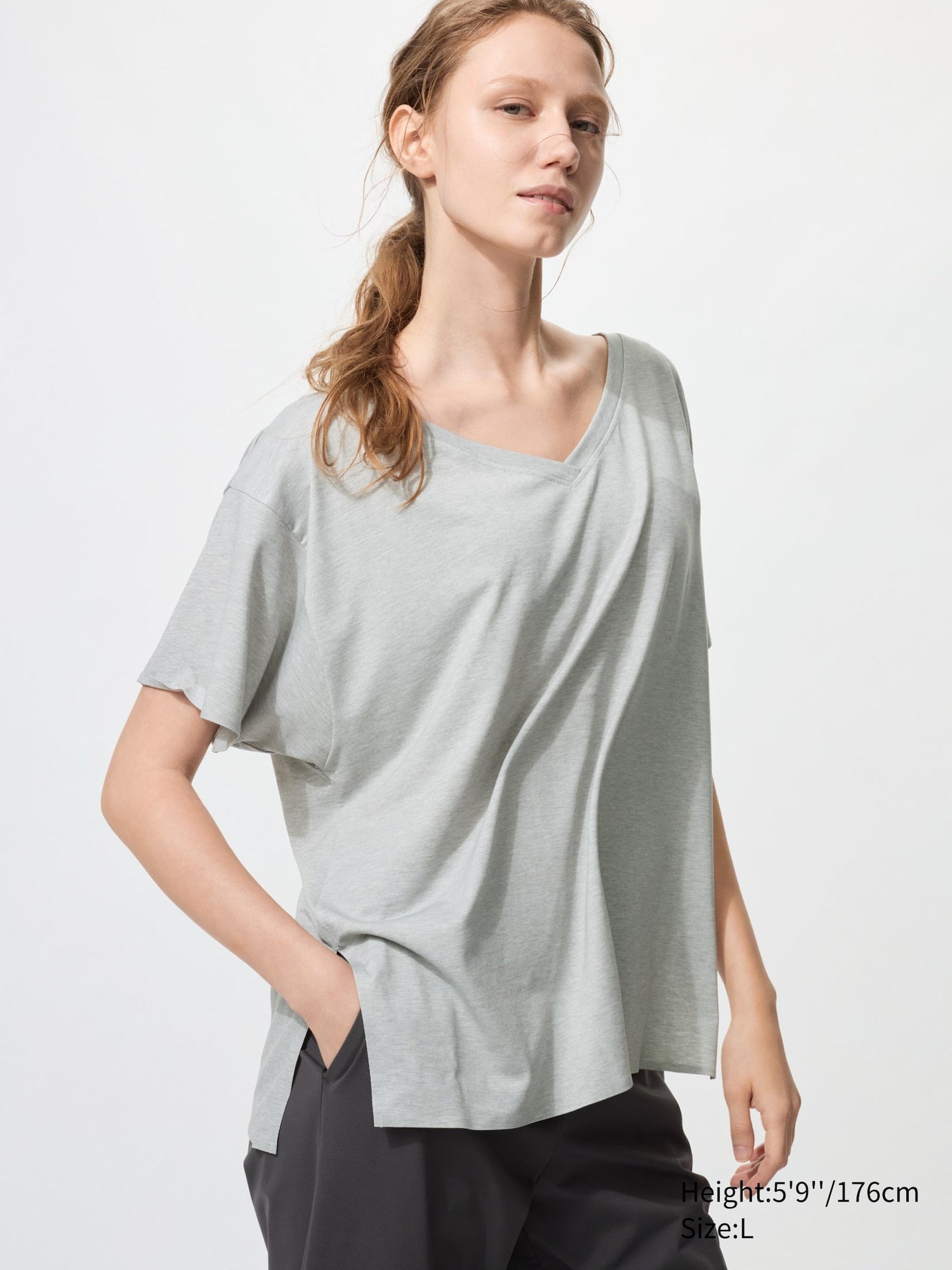 AIRism Relaxed V Neck T - WHITE