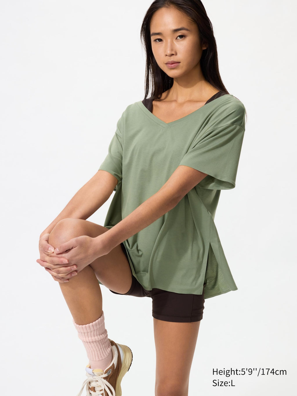 AIRism Relaxed V Neck T - WHITE